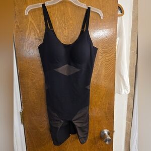 Honeylove Mid Thigh Bodysuit. Size MED